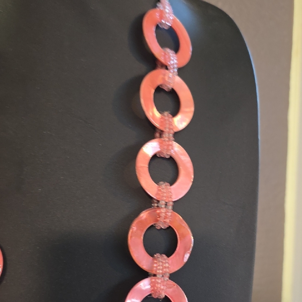 Vintage Pink Shell Circle Link Statement Necklace - image 4